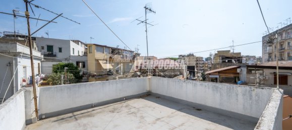 Квартира с 2 спальнями в Мессина, Италия № 312587 32