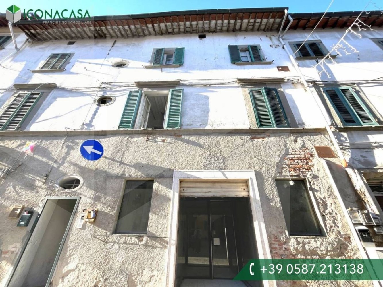 Propiedad comercial en Castelfranco di Sotto, Italy 65 m² No. 22021