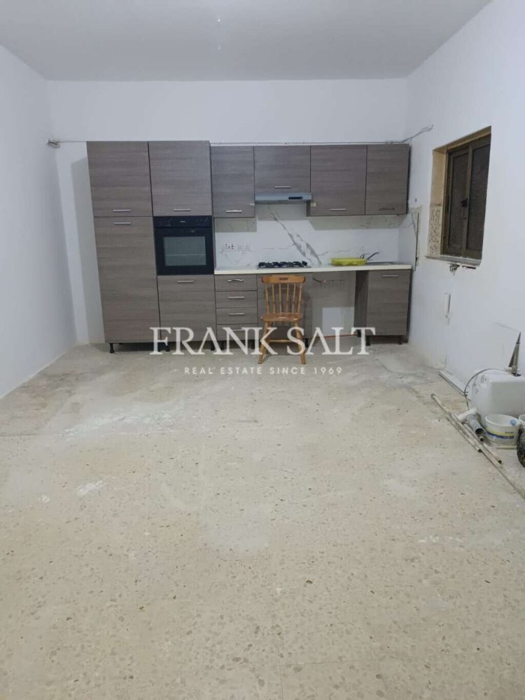 Квартира с 3 спальнями в Фгура, Мальта № 11324