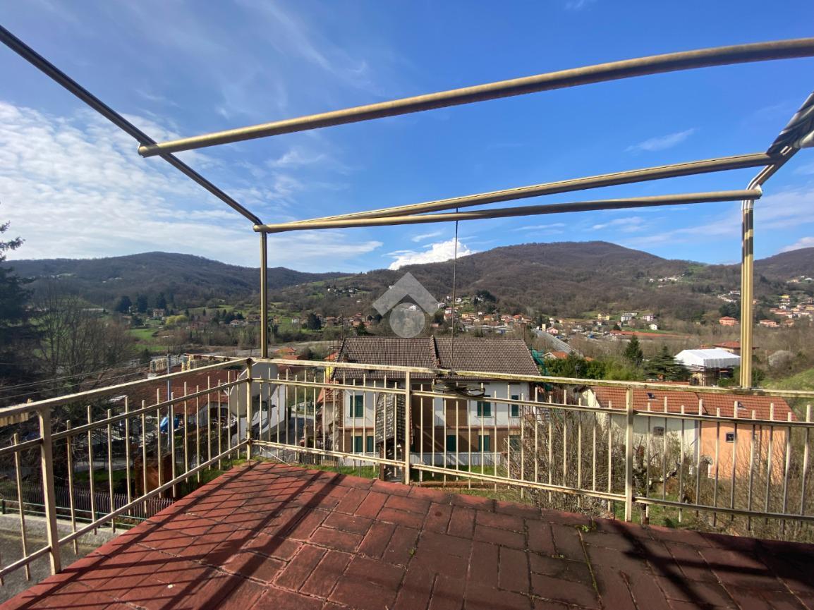 5 rooms Apartment in Casella, Italy No. 15068