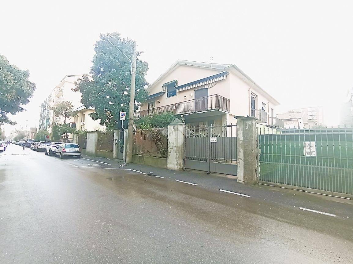 2 Schlafzimmer Villa in Cinisello Balsamo, Italy, Nr. 204864