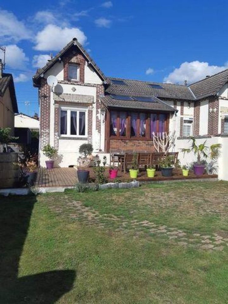 2 bedrooms House in Gisors, France No. 28113