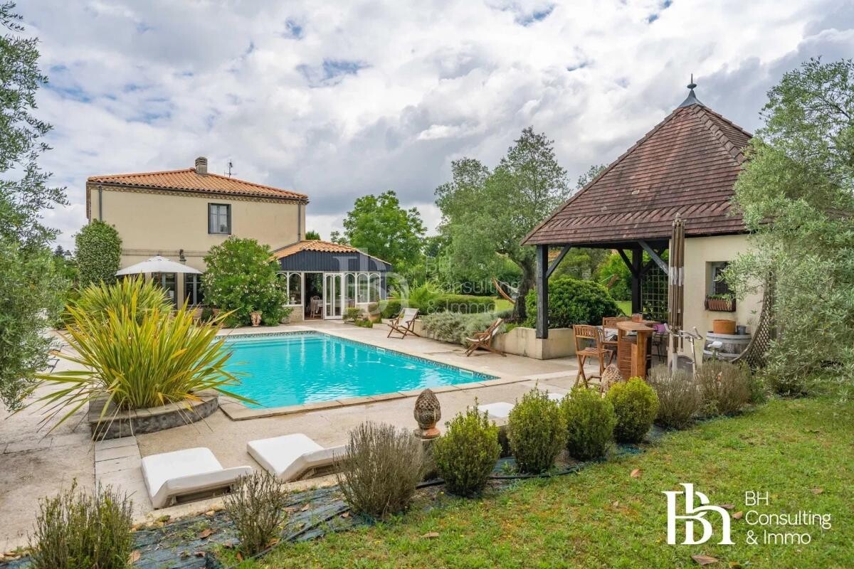 5 bedrooms Castles in Leognan, France No. 352851