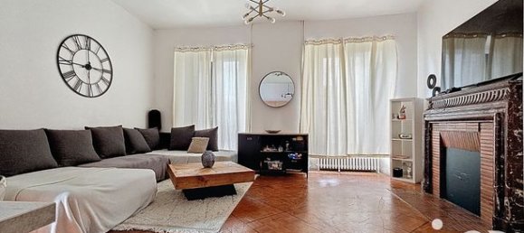 3 bedrooms Apartment in Sens, France No. 303806 2