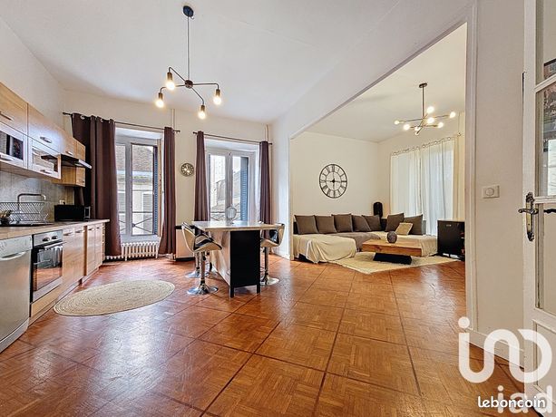 3 bedrooms Apartment in Sens, France No. 303806