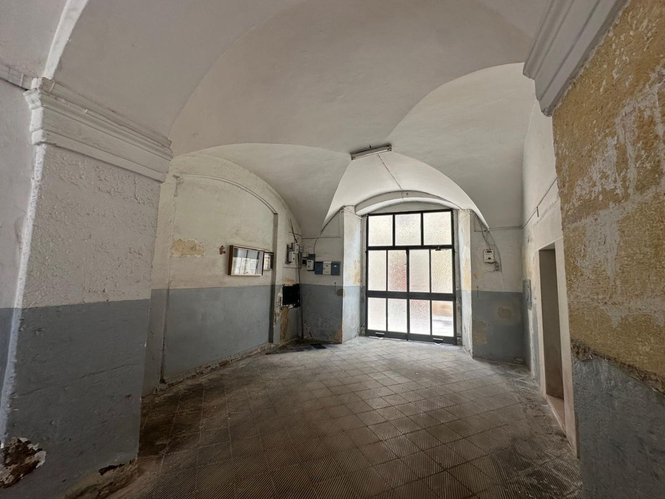 Apartamento de 5 habitaciónes en Modugno, Italy No. 263883