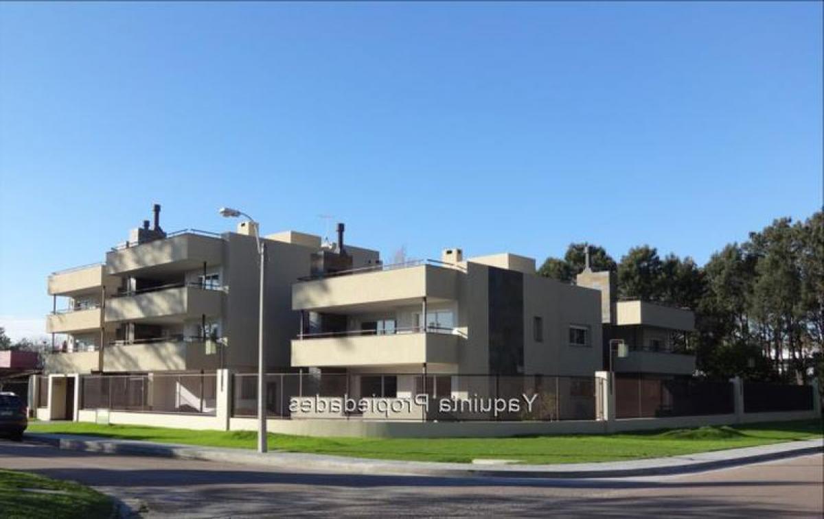 3 bedrooms Apartment in Montevideo, Uruguay No. 7692