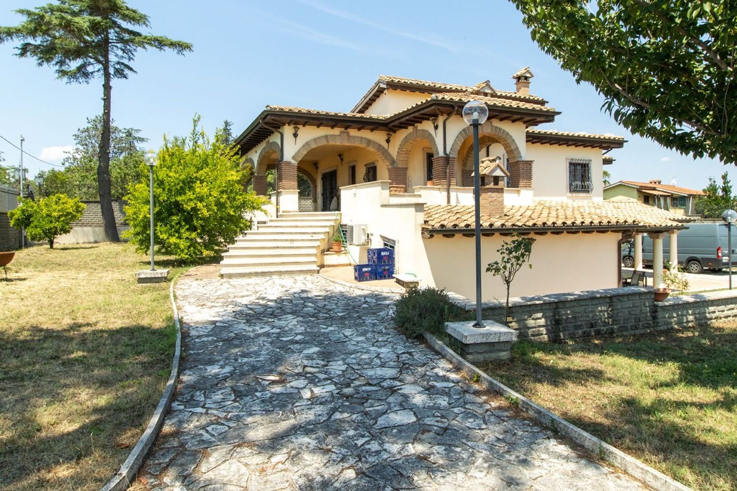 6 bedrooms Villa in Rome, Italy No. 356959