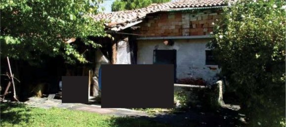 522m² Commercial property in Cornuda, Italy No. 299035 2