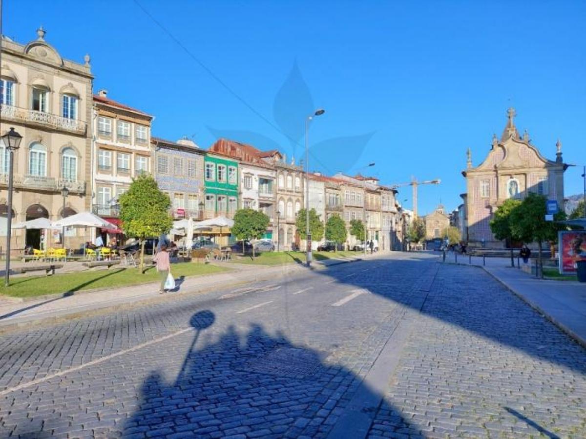 300m² Shop in Braga, Portugal No. 8384