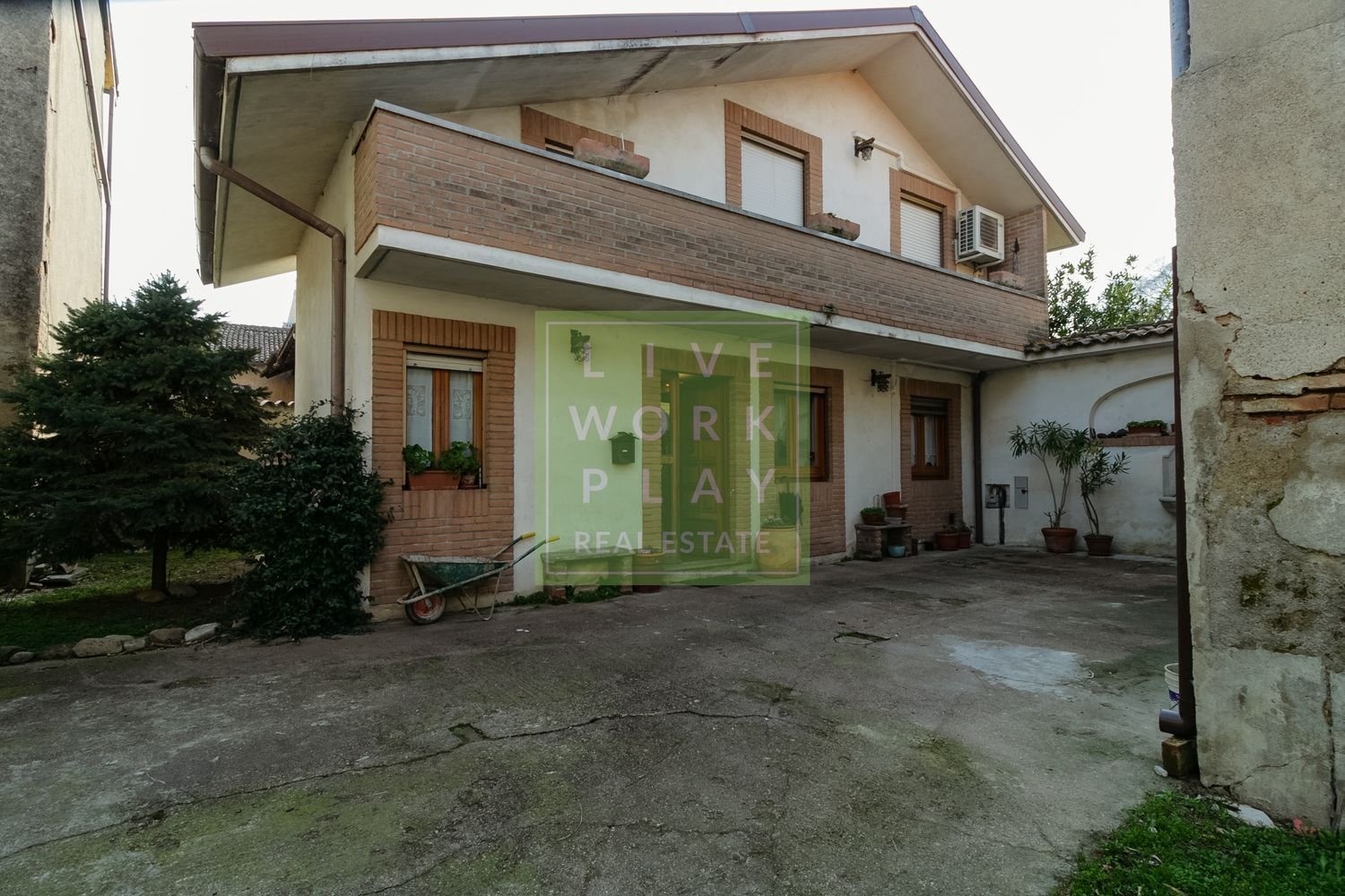 3-Zimmer Haus in Buscate, Italy, Nr. 204005