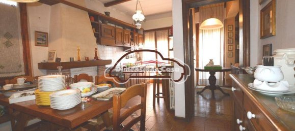 Villa de 5 dormitorios en Lucca, Italy No. 11675 14