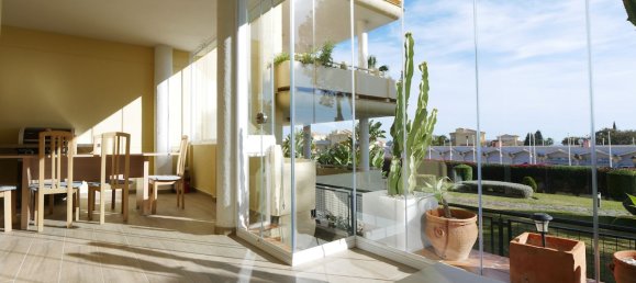 Apartamento de 3 dormitorios en Marbella, Spain No. 37673 3