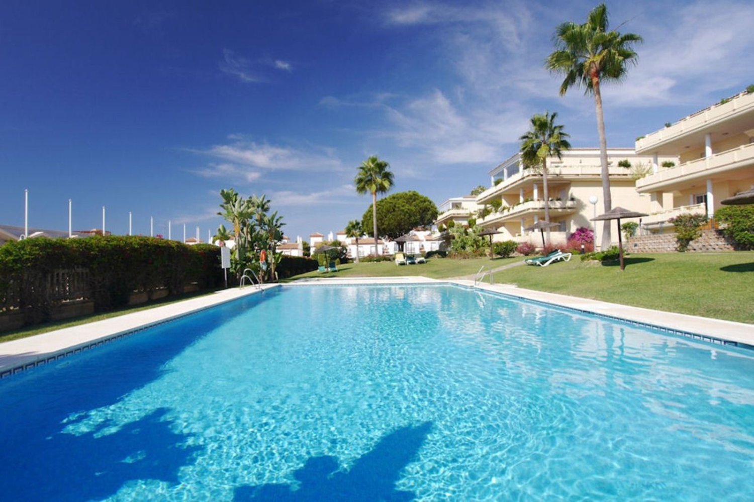 Apartamento de 3 dormitorios en Marbella, Spain No. 37673