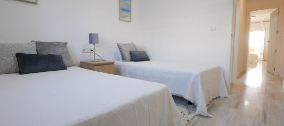 Apartamento de 3 dormitorios en Marbella, Spain No. 37673 14