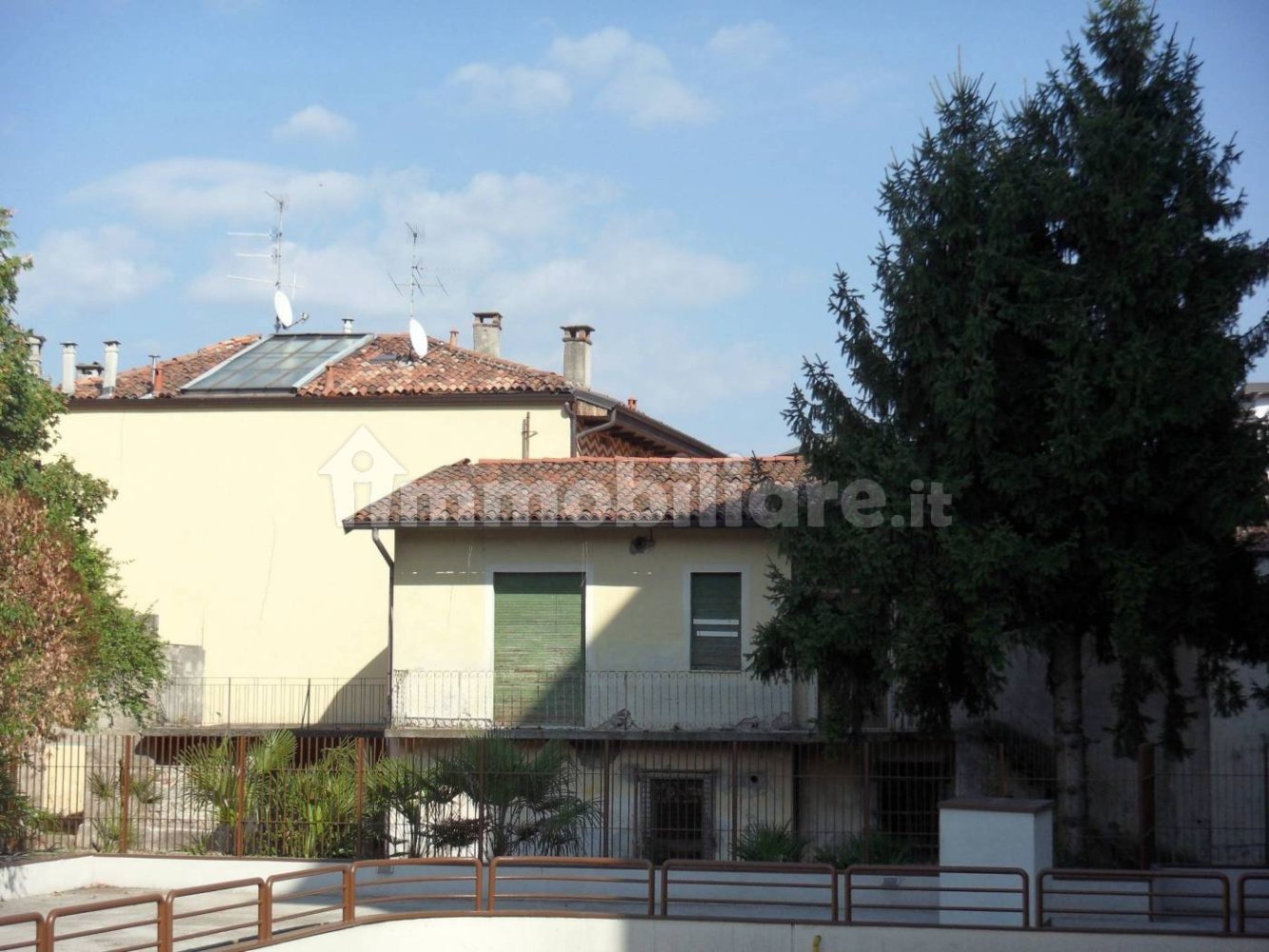 4 bedrooms Villa in Seriate, Italy No. 106484