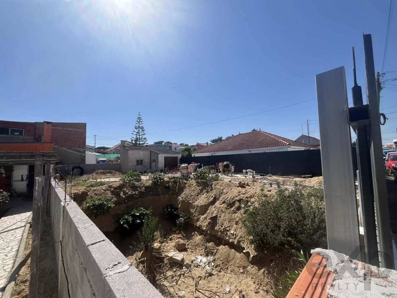  Land in Almada, Portugal No. 262009