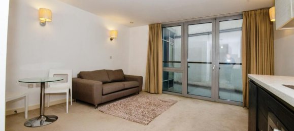 Studio in Wembley, United Kingdom No. 6407 2