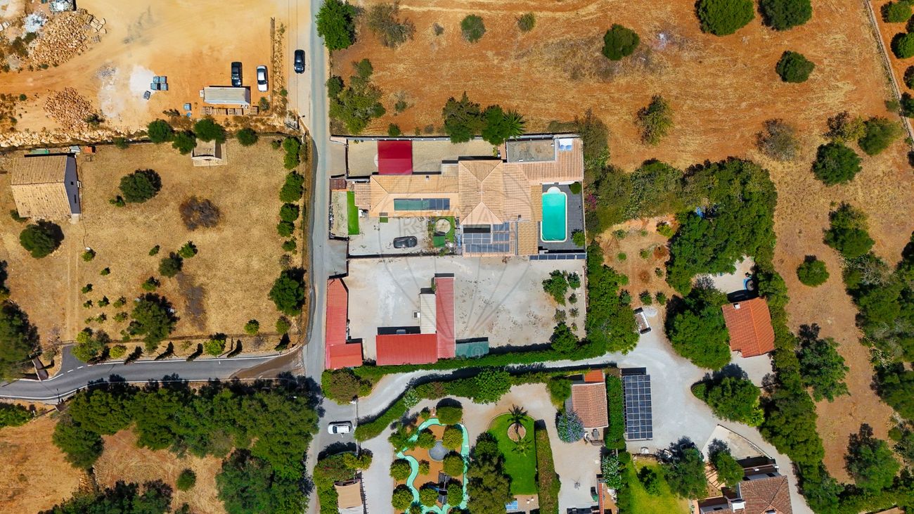 6 bedrooms Villa in Almancil, Portugal No. 16653