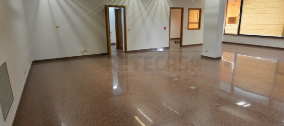 368m² Office in Udine, Italy No. 139413 8