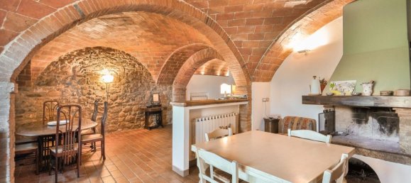 7 bedrooms House in Sinalunga, Italy No. 58018 3