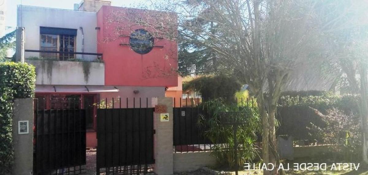 3 bedrooms House in Ituzaingo, Argentina No. 19989