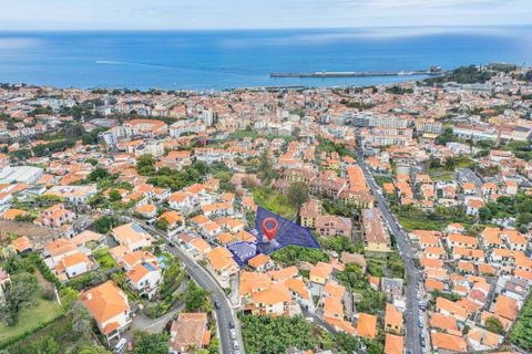 6 bedrooms Land in Funchal, Portugal No. 252180