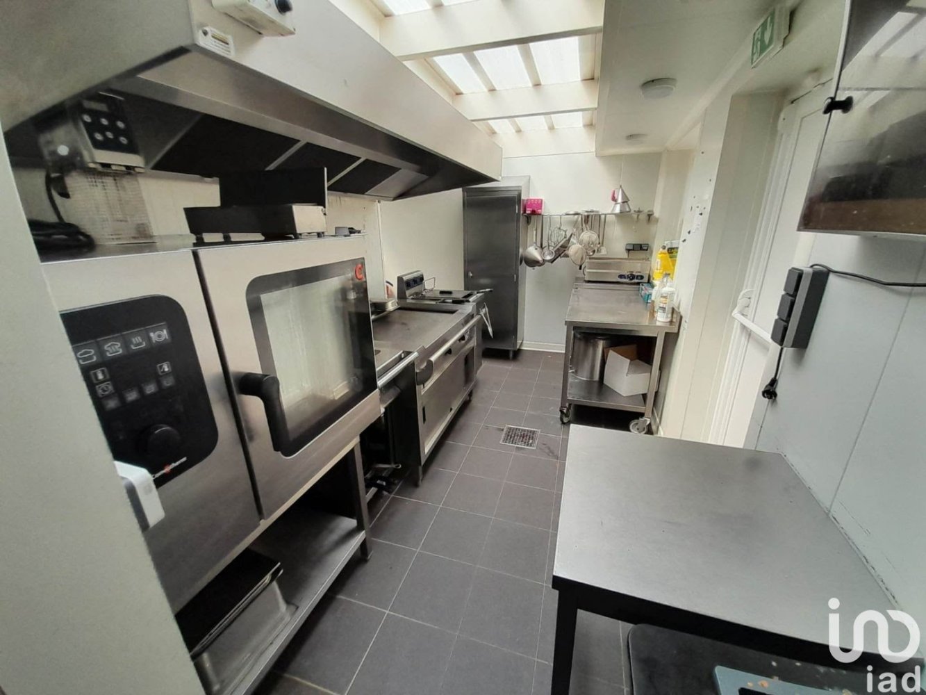 Коммерческая недвижимость 110м² в Тамплемар, Франция № 269325