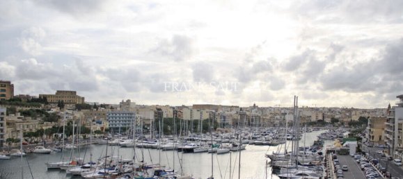 3 bedrooms Apartment in Ta' Xbiex, Malta No. 3615 15