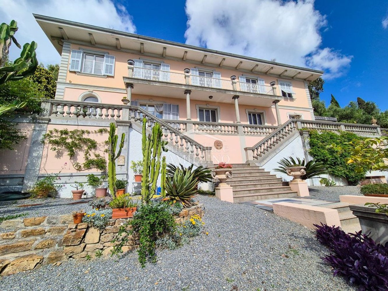 8 rooms Villa in Sanremo, Italy No. 265722