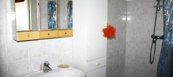 2 bedrooms House in Le Grand-Pressigny, France No. 64799 4