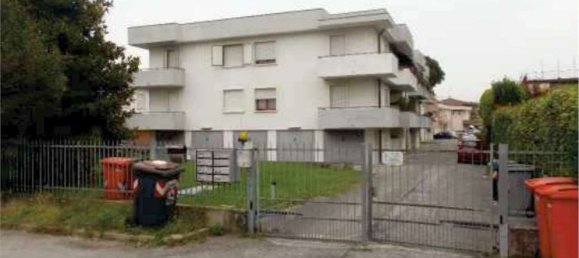 5 rooms Apartment in Ponte San Nicolò, Italy No. 15426 3