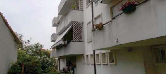 5 rooms Apartment in Ponte San Nicolò, Italy No. 15426 2