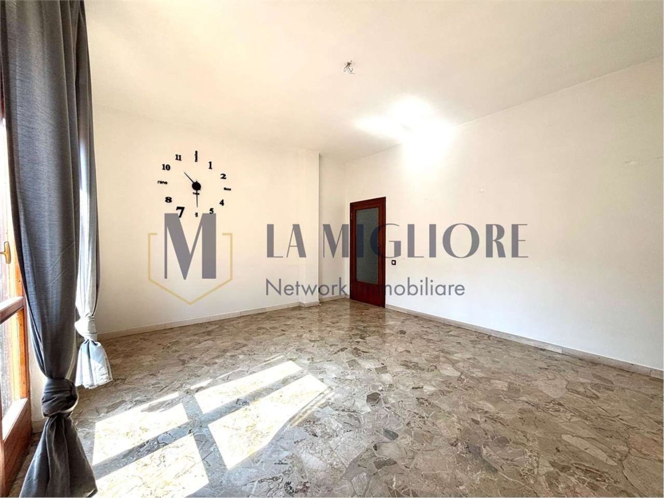 4-salle Appartement à Prato, Italy No. 306405