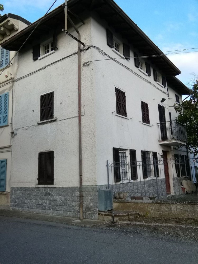 Casa de 7 dormitorios en Montecalvo Versiggia, Italy No. 361391