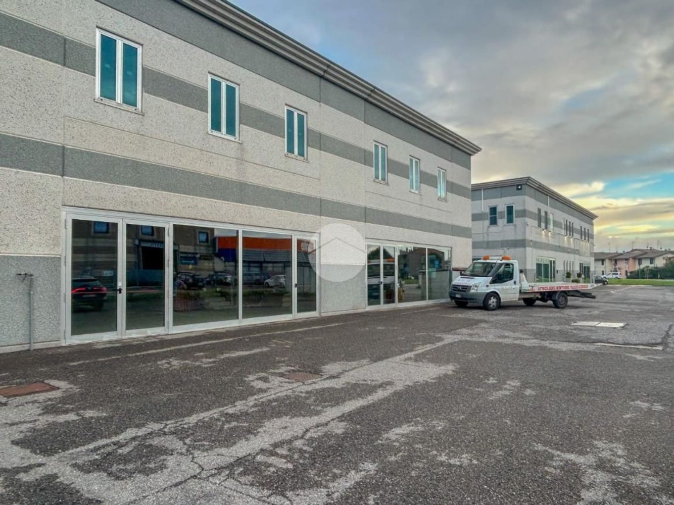 220m² Commercial property in Montirone, Italy No. 207005