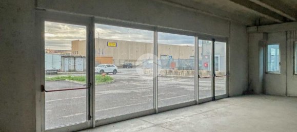 220m² Commercial property in Montirone, Italy No. 207005 9