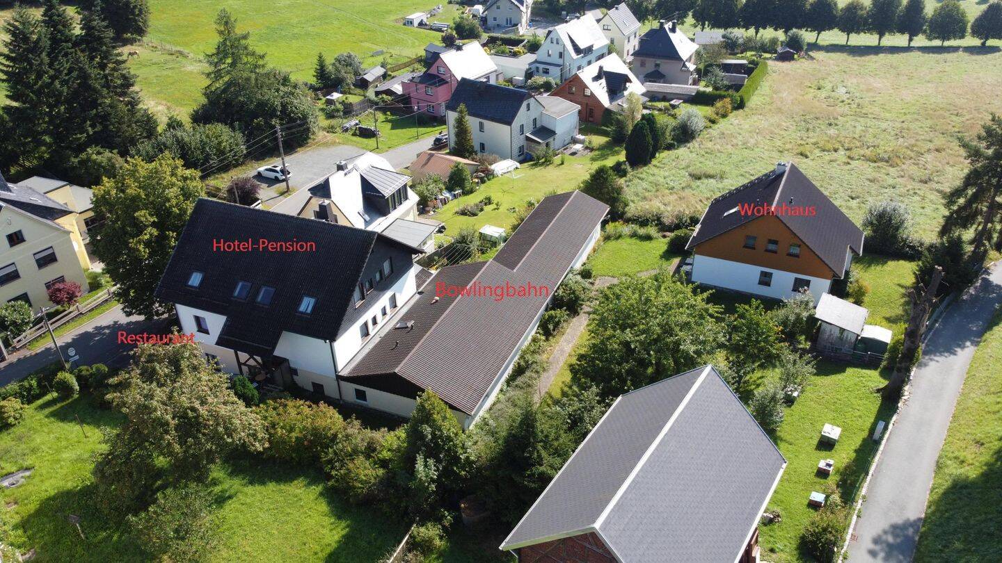 Отель, гостиница с 22 комнатами в Зале-Орла, Германия № 133438