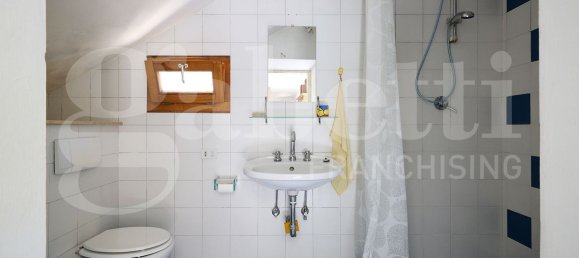 Дом с 6 комнатами в Ровьяно, Италия № 39719 32