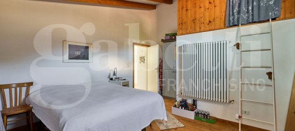 Дом с 6 комнатами в Ровьяно, Италия № 39719 18