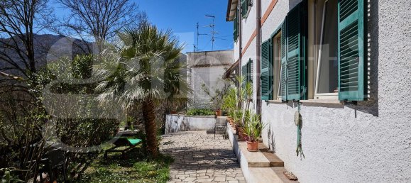 Дом с 6 комнатами в Ровьяно, Италия № 39719 5