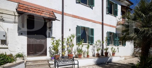 Дом с 6 комнатами в Ровьяно, Италия № 39719 4