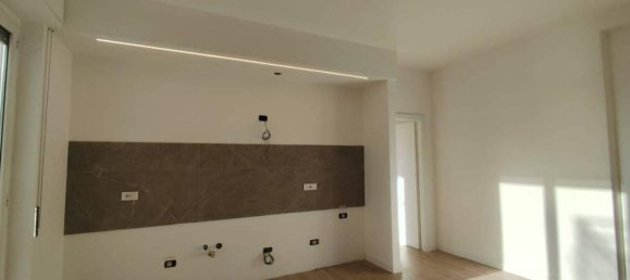 3 rooms Apartment in Lipomo, Italy No. 42630 7