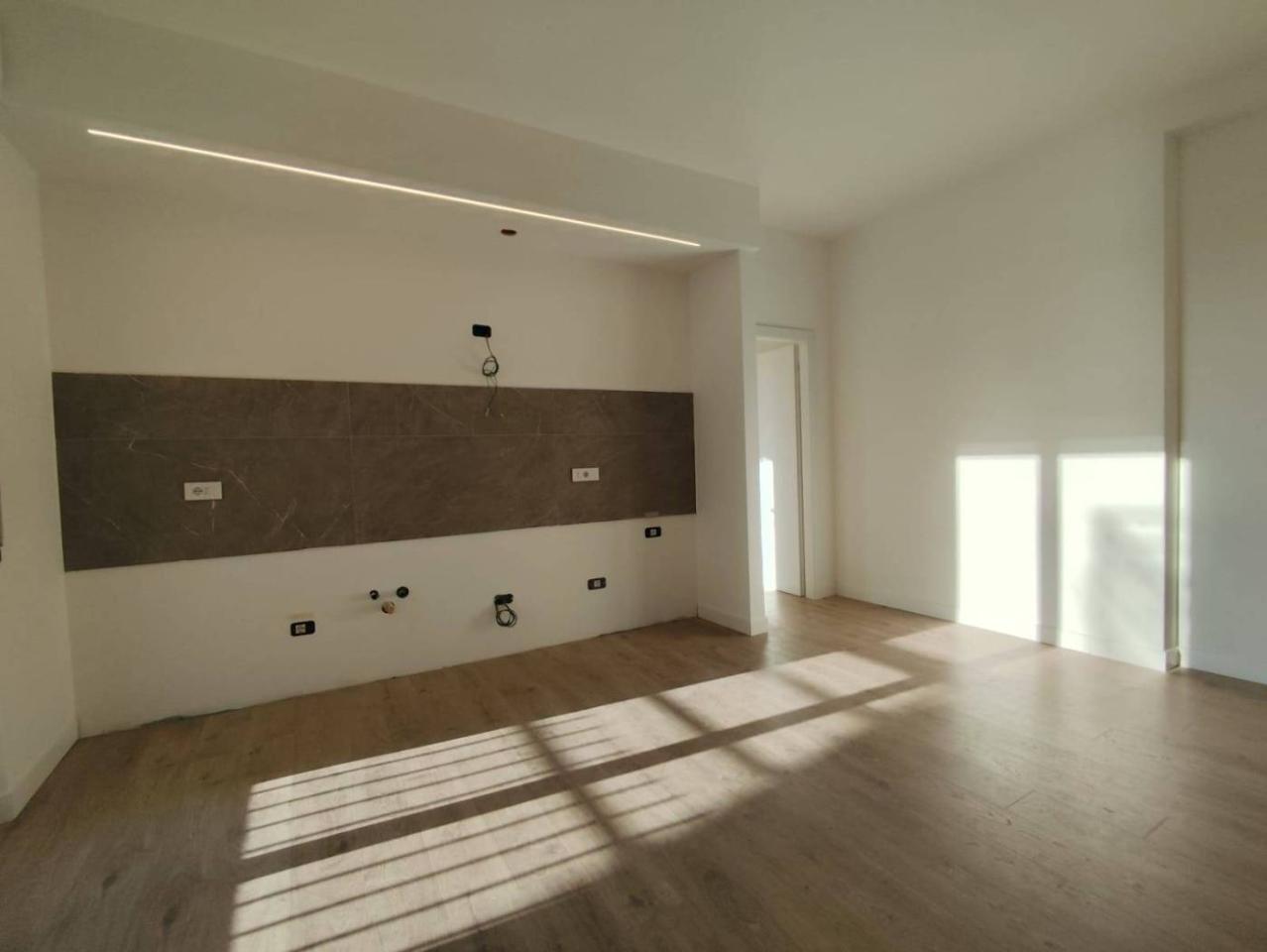 3 rooms Apartment in Lipomo, Italy No. 42630