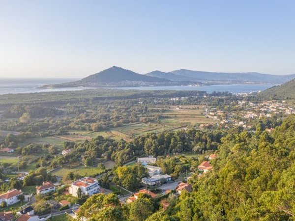 Земельный участок 2000м² в Каминья, Португалия № 57148