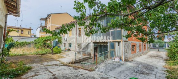 2 bedrooms Villa in Piacenza, Italy No. 301322 10