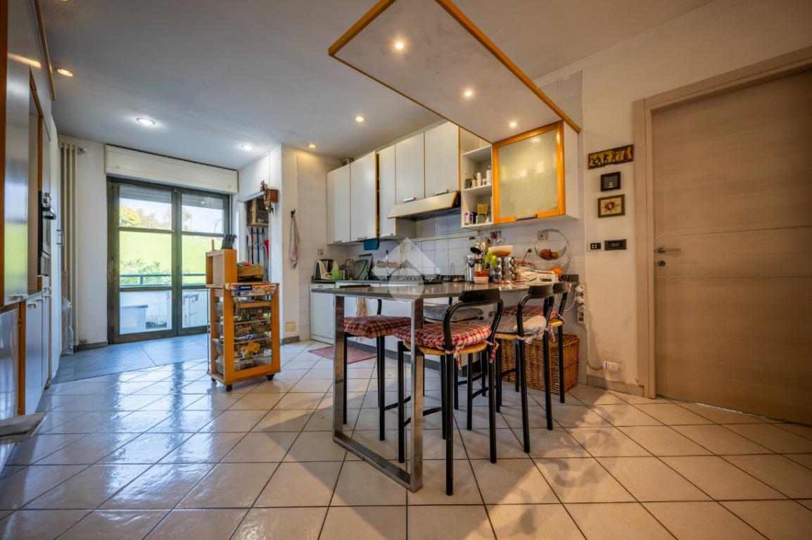 8 rooms House in Verzuolo, Italy No. 28182