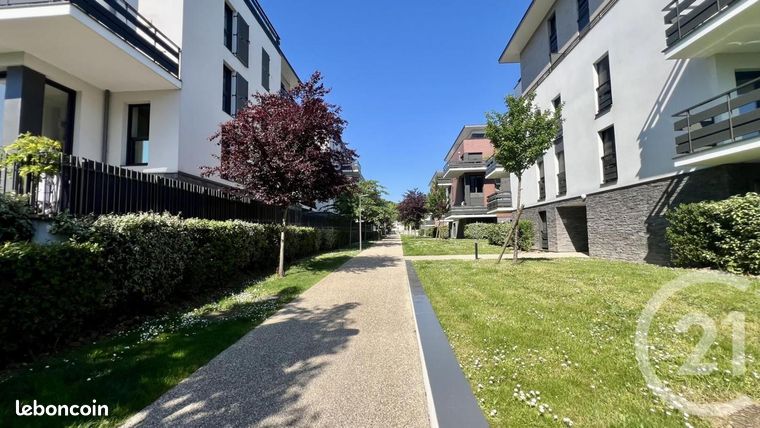 3 chambres Appartement à Pontoise, France No. 359588