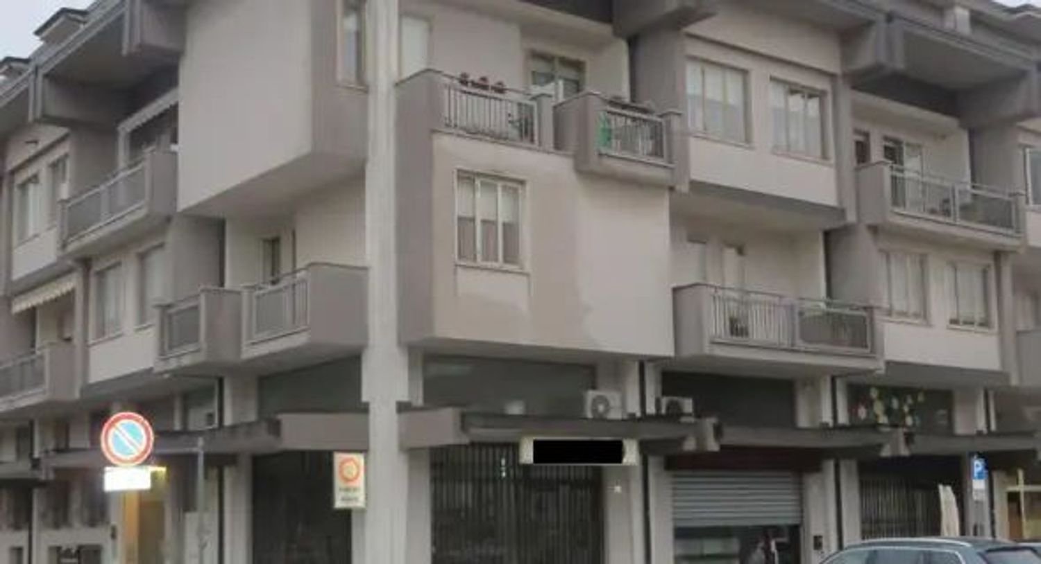 90m² Office in Castelmassa, Italy No. 52447