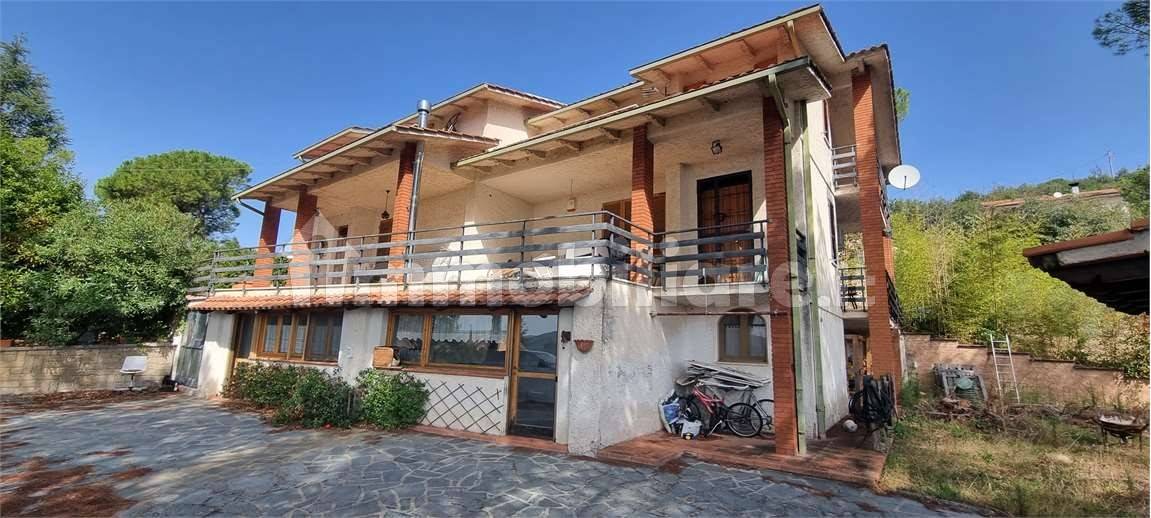 4 bedrooms Villa in Magione, Italy No. 353412